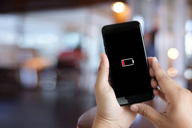 باتری گوشی هوشمند اولین فاکتوری است که حین خرید آن باید بررسی شود.